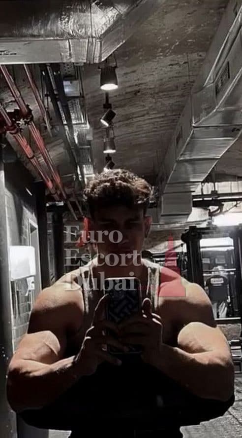 Grant, 26, escort in Dubai — 175 cm, black hair (photo 10 of 13)