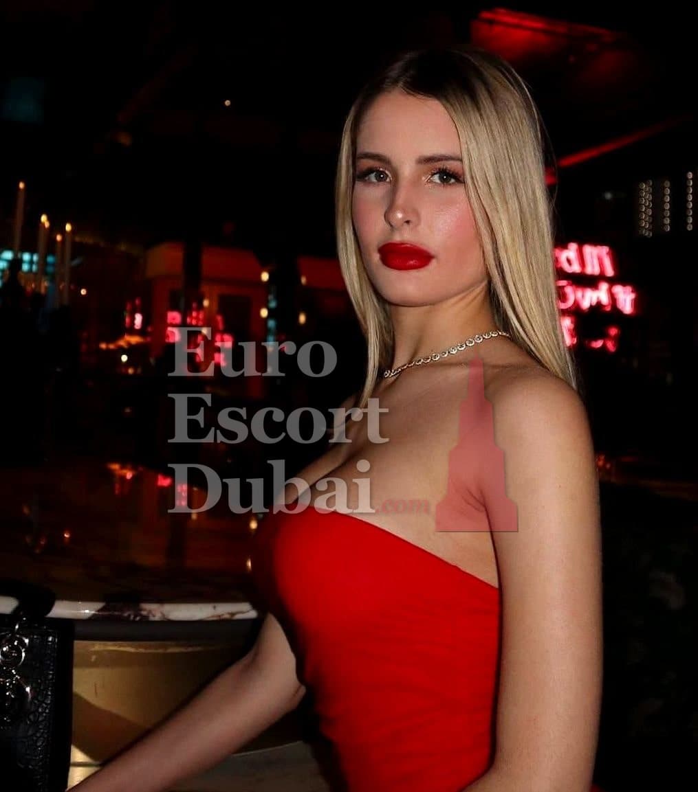 Sigrid, 26, escort in Dubai — blonde hair, 167 cm (photo 1 of 7)
