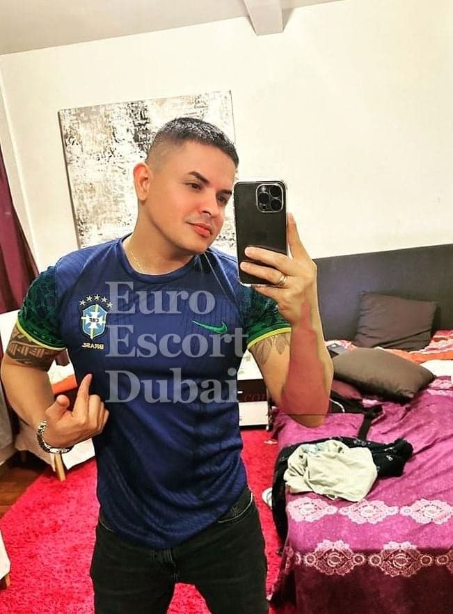 Arthur, 27, escort in Dubai — 178 cm, black hair (photo 8 of 8)