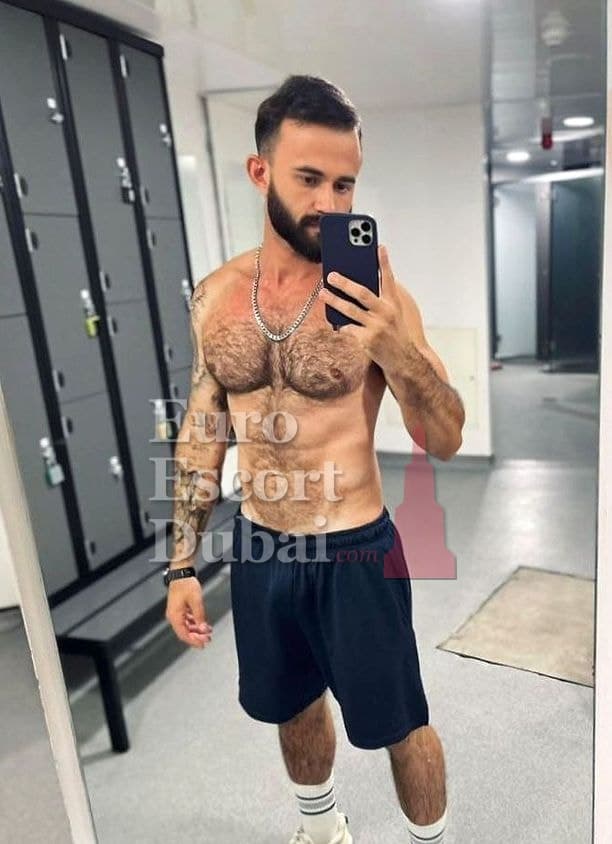 Andres, 34, escort in Abu Dhabi — black hair, 178 cm (photo 1 of 7)