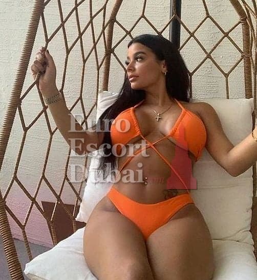 Afnan, 28, escort in Dubai — black hair, Emirati (photo 1 of 10)