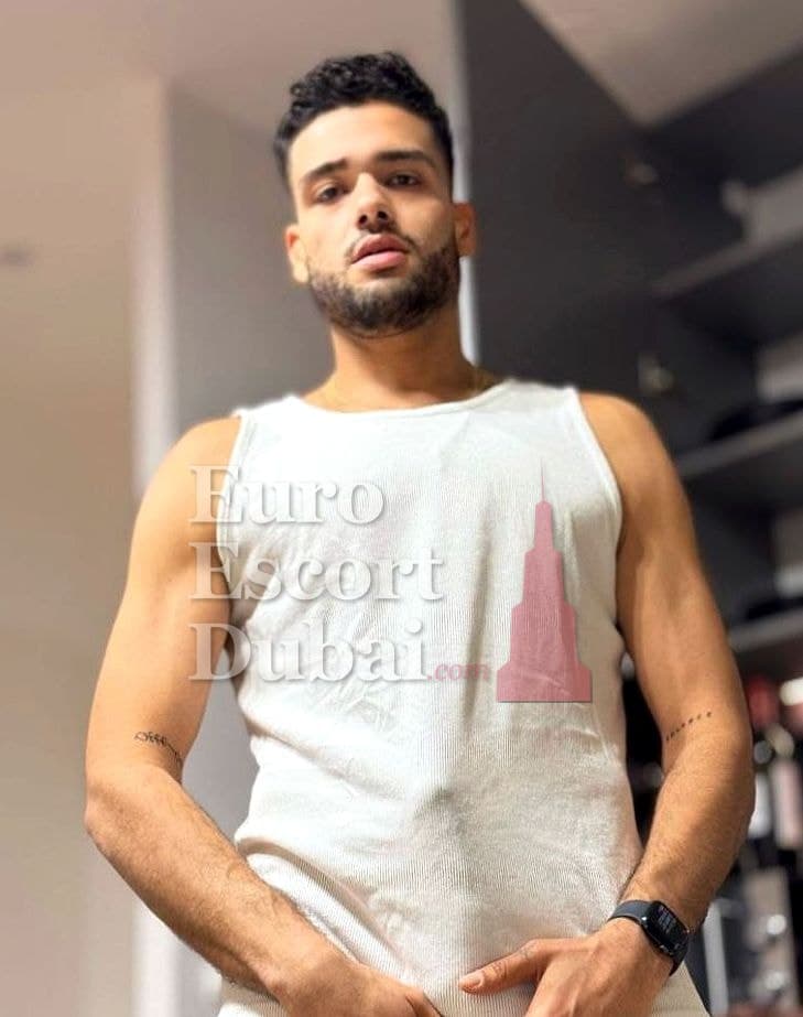 Joao, 28, escort in Abu Dhabi — 185 cm, black hair (photo 6 of 10)