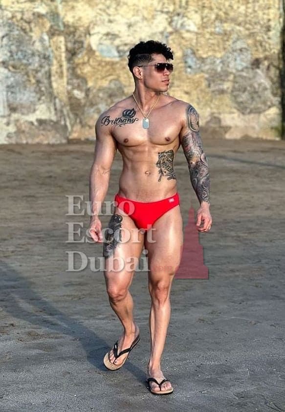 Javier, 26, escort in Abu Dhabi — black hair, 178 cm (photo 9 of 13)