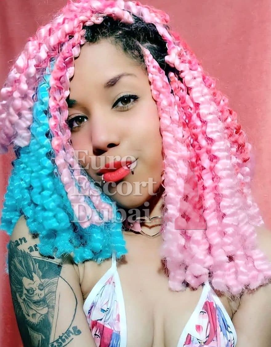 Reyna, 25, escort in Dubai — black hair, 166 cm (photo 5 of 6)