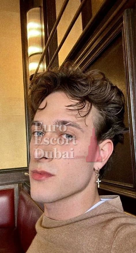 Leo, 23, escort in Dubai — brown hair, 180 cm (photo 7 of 13)