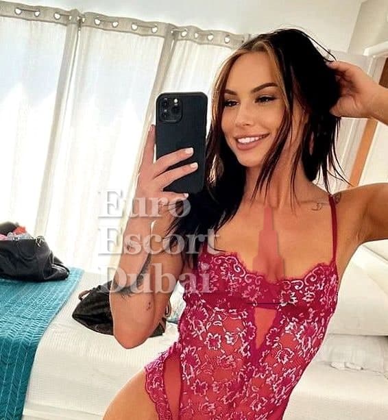 Valerie, 28, escort in Abu Dhabi — black hair, 179 cm (photo 3 of 4)