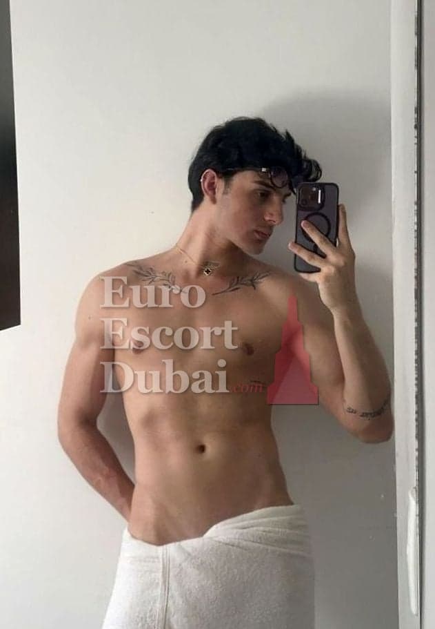 Carlos, 20, escort in Abu Dhabi — black hair, 180 cm (photo 11 of 13)