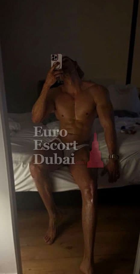 Oleg, 28, escort in Dubai — black hair, 185 cm (photo 1 of 13)