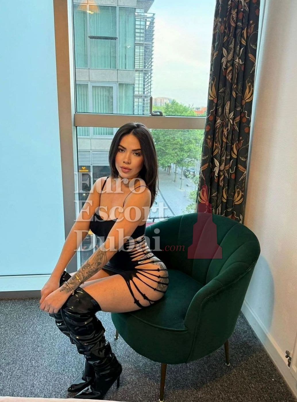 Annika Faith, 29, escort in Dubai — 160 cm, black hair (photo 10 of 10)