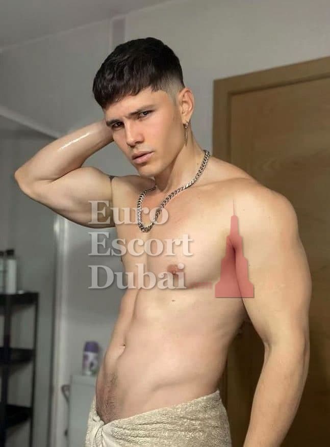 Emilio, 35, escort in Dubai — 178 cm, black hair (photo 6 of 13)