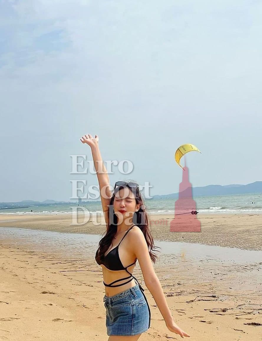 Giang, 25, escort in Dubai — black hair, Indonesian (photo 1 of 5)