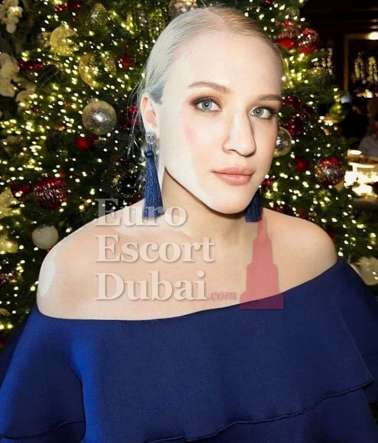 Darina, 20, escort in Dubai — blonde hair, Russian (photo 10 of 13)