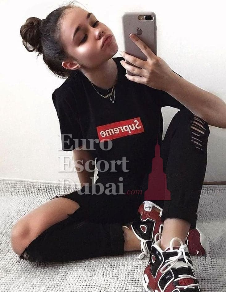 Claudine, 21, escort in Dubai — 168 cm, brown hair (photo 3 of 6)