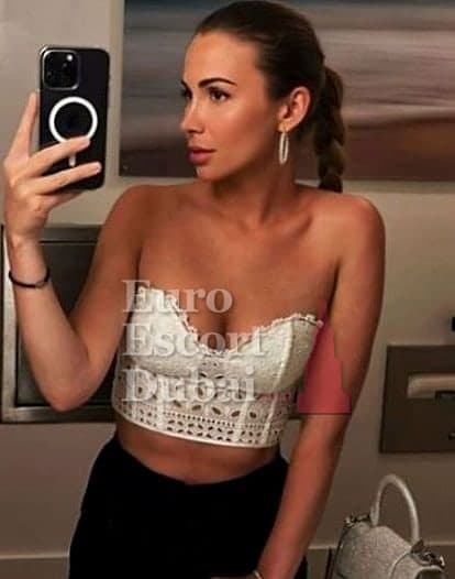 Hila, 23, escort in Abu Dhabi — 170 cm, brown hair (photo 3 of 6)