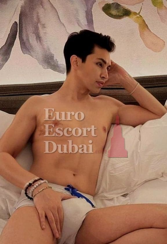 Logan, 24, escort in Al Ain — 183 cm, black hair (photo 6 of 13)