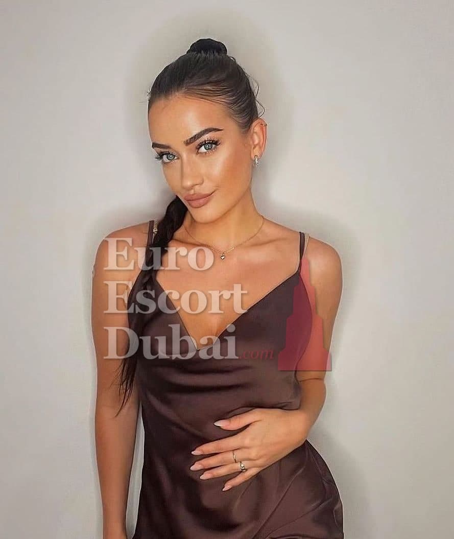 Merve, 22, escort in Dubai — brown hair, Turkish (photo 4 of 6)