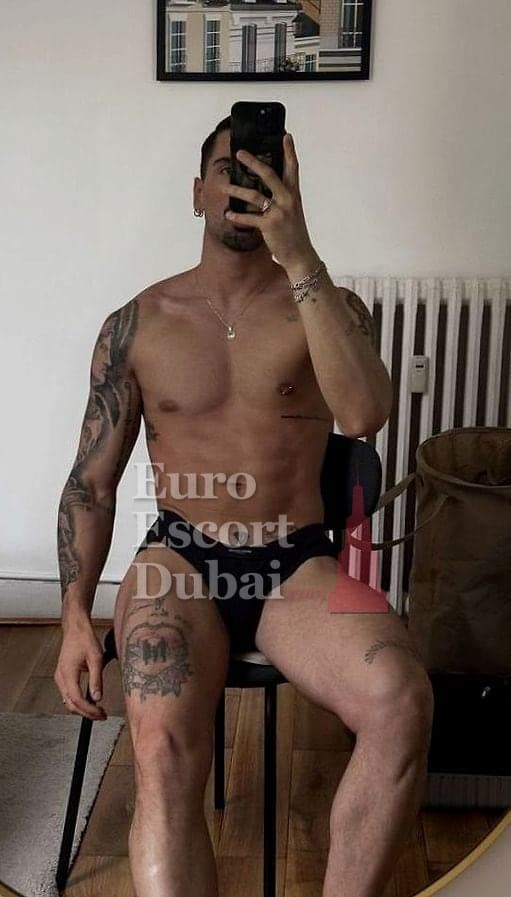Ben, 25, escort in Dubai — black hair, 180 cm (photo 7 of 9)