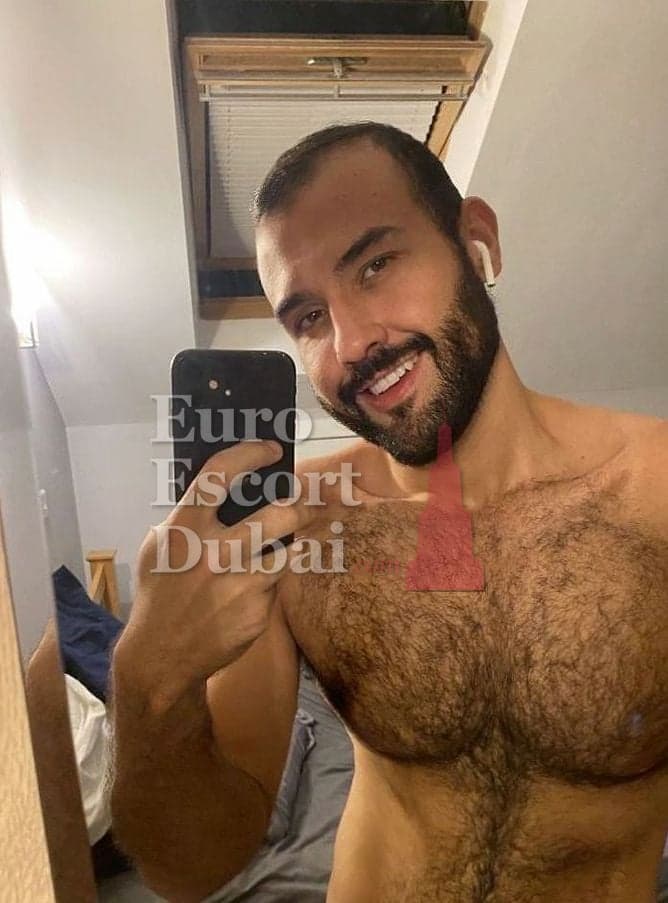 Daniel, 33, escort in Dubai — 188 cm, black hair (photo 8 of 10)