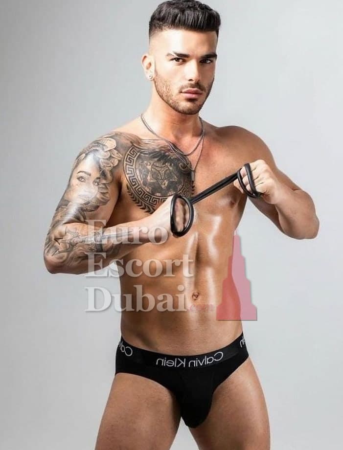 Lukas, 26, escort in Fujairah — 180 cm, black hair (photo 6 of 7)