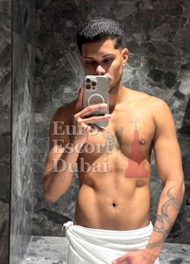 Denis, 24, escort in Dubai — black hair, 180 cm (photo 7 of 8)