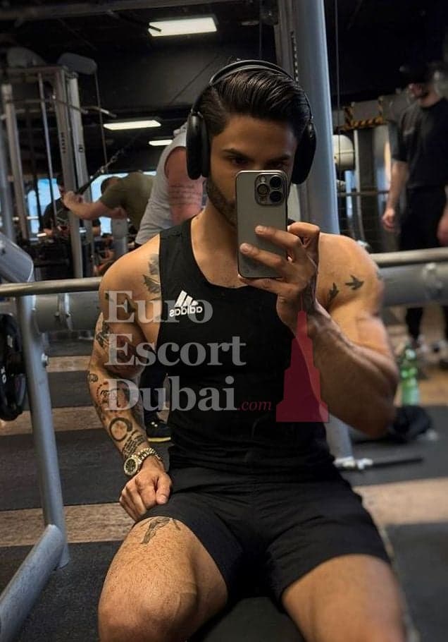 Nasser, 26, escort in Dubai — black hair, 170 cm (photo 7 of 13)