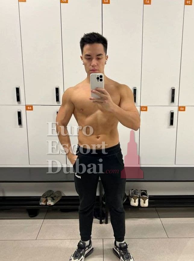 Anton, 28, escort in Dubai — black hair, 173 cm (photo 9 of 13)