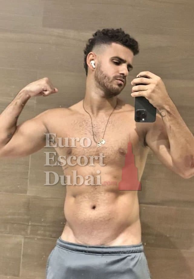 Matteo, 23, escort in Dubai — 173 cm, black hair (photo 6 of 9)