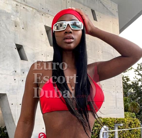 Chiamaka, 23, escort in Sharjah — black hair, 158 cm (photo 1 of 5)