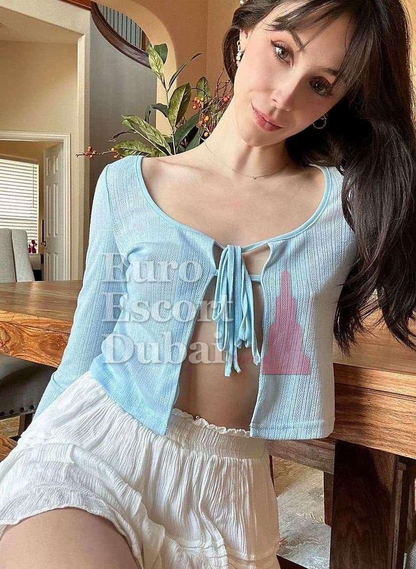 Afra, 26, escort in Dubai — 160 cm, brown hair (photo 9 of 10)