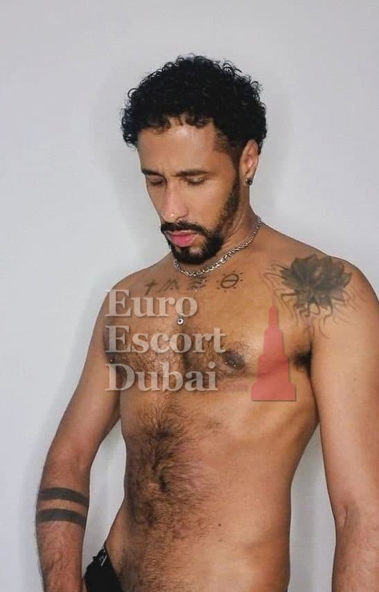 Darius, 35, escort in Dubai — 188 cm, black hair (photo 4 of 6)