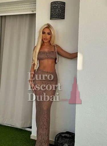Maira, 20, escort in Dubai — Colombian, 161 cm (photo 5 of 8)