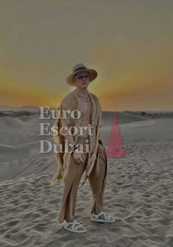 Emilio, 35, escort in Dubai — 178 cm, black hair (photo 10 of 13)