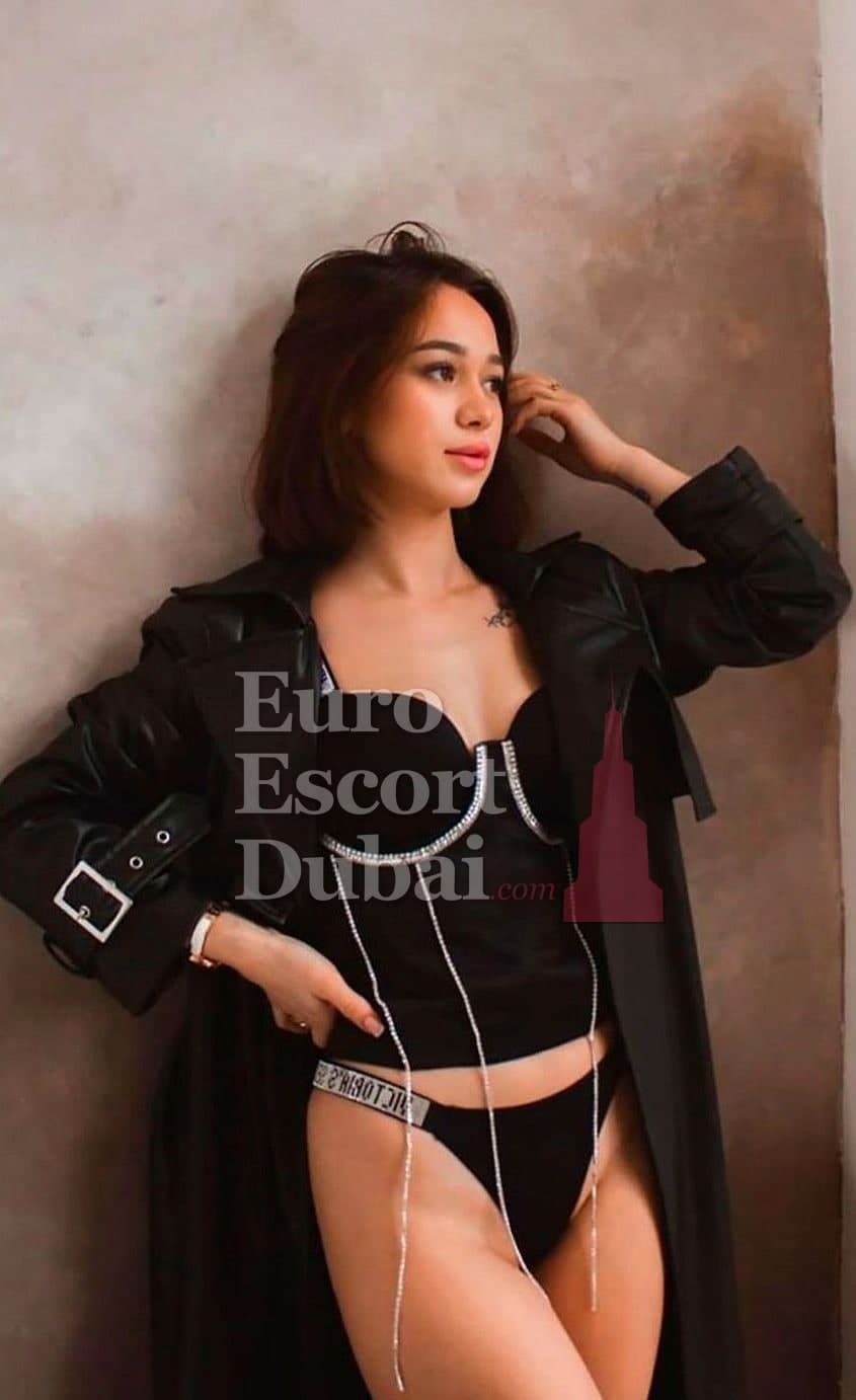 Ashlyn, 24, escort in Ajman — 151 cm, brown hair (photo 10 of 10)