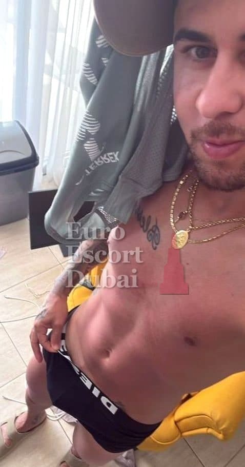 Farid, 25, escort in Dubai — black hair, 163 cm (photo 3 of 8)