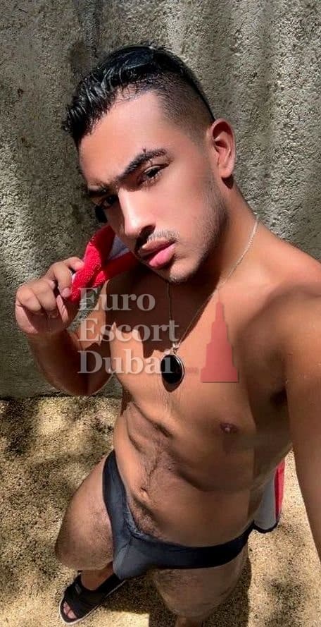 Eduardo, 21, escort in Abu Dhabi — black hair, 185 cm (photo 7 of 10)