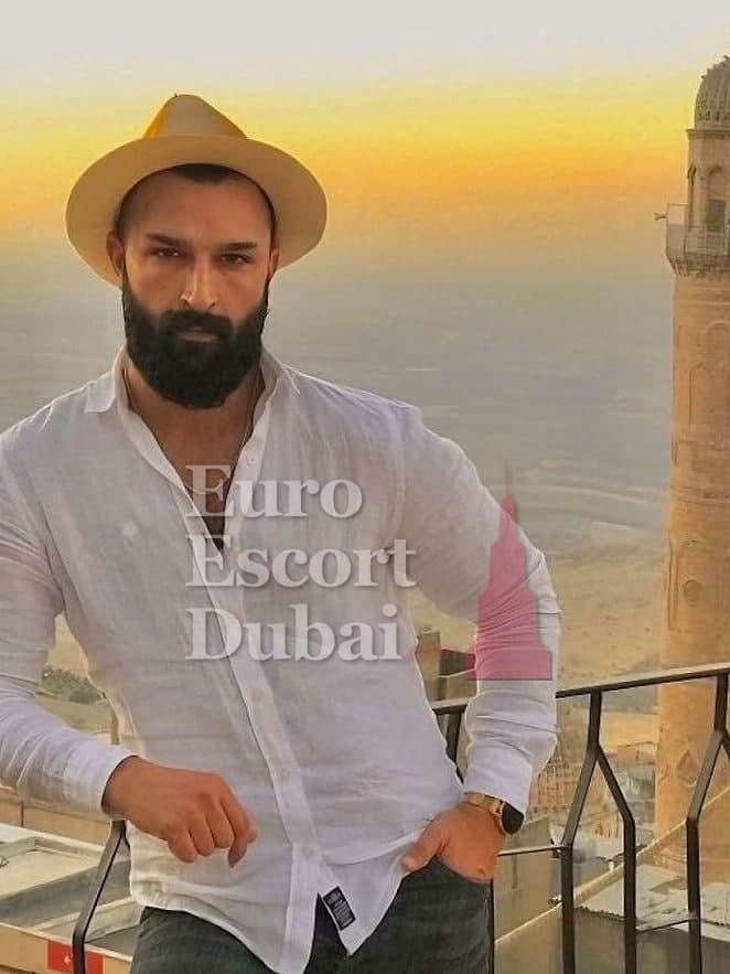 Dean, 30, escort in Abu Dhabi — black hair, 180 cm (photo 1 of 6)