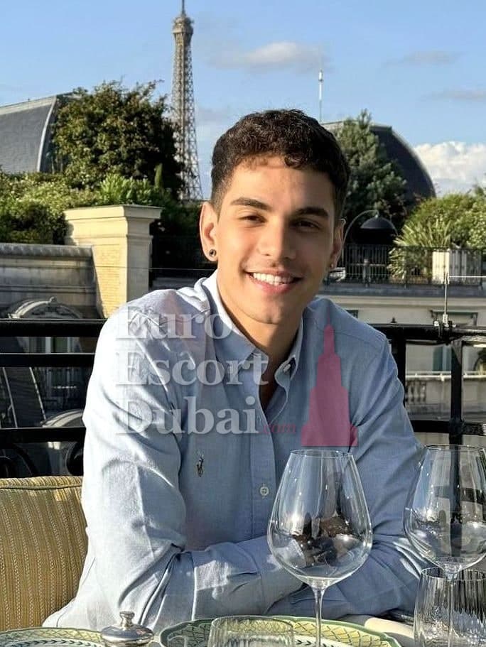 Konstantin, 26, escort in Dubai — 183 cm, black hair (photo 8 of 13)