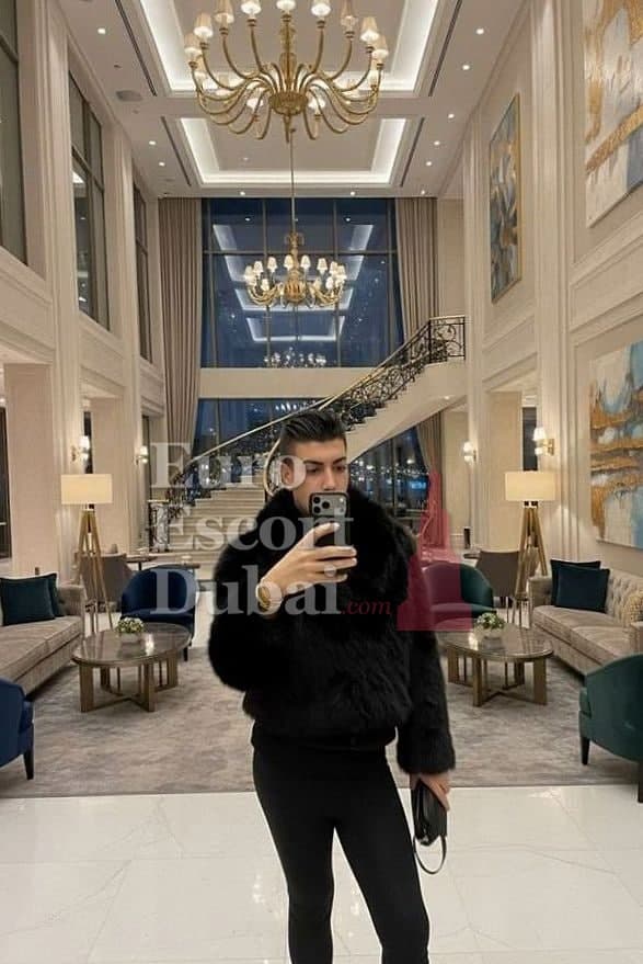 Nolan, 26, escort in Dubai — black hair, 190 cm (photo 1 of 6)