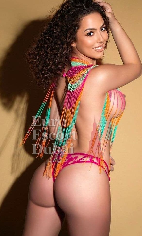 Alia, 27, escort in Dubai — 168 cm, black hair (photo 2 of 10)