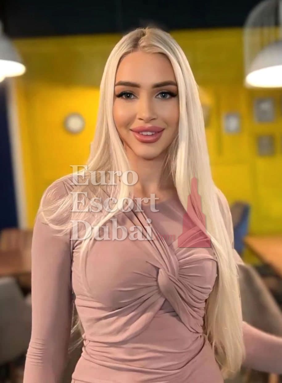 Heloise, 24, escort in Dubai — 170 cm, blonde hair (photo 2 of 8)