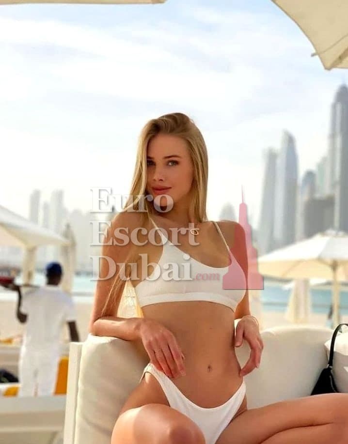 Zuzana, 21, escort in Dubai — French, 170 cm (photo 2 of 5)