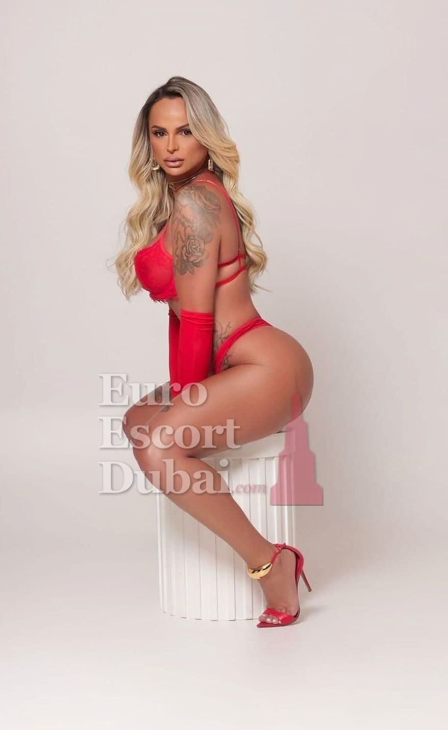 Kylie, 31, escort in Abu Dhabi — blonde hair, 170 cm (photo 5 of 10)
