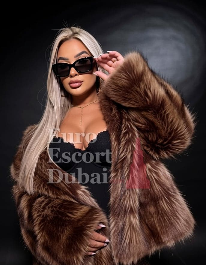 Esenia, 28, escort in Dubai — Irish, 155 cm (photo 5 of 7)