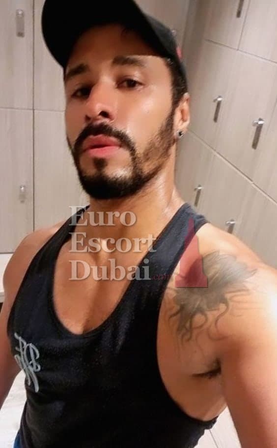 Darius, 35, escort in Dubai — black hair, 188 cm (photo 3 of 6)