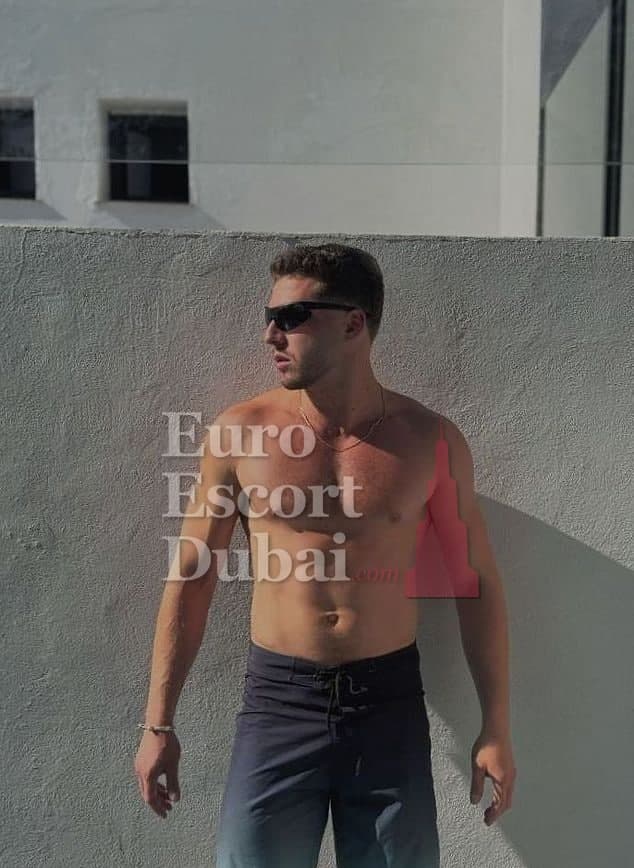 Jared, 27, escort in Dubai — 178 cm, black hair (photo 12 of 12)