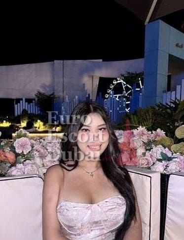 Chen, 24, escort in Dubai — black hair, Chinese (photo 4 of 13)