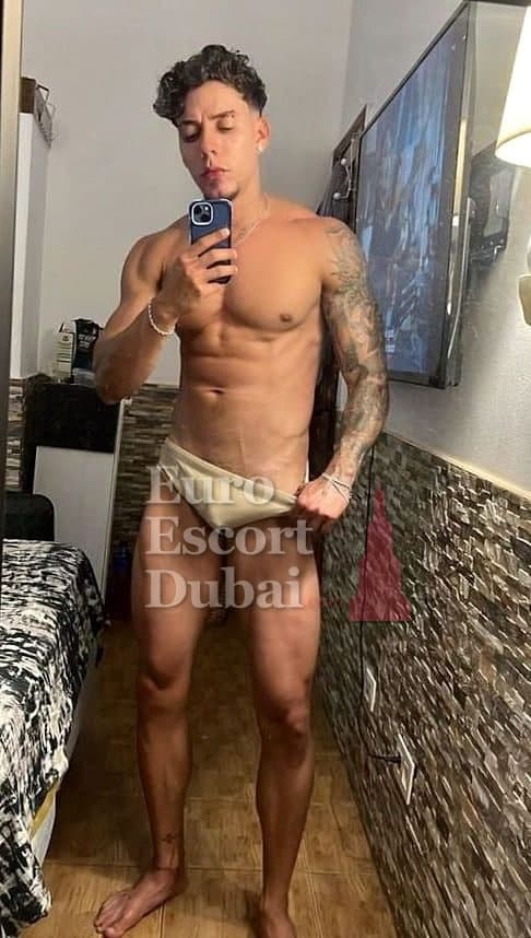 Santiago, 27, escort in Dubai — black hair, 183 cm (photo 5 of 11)