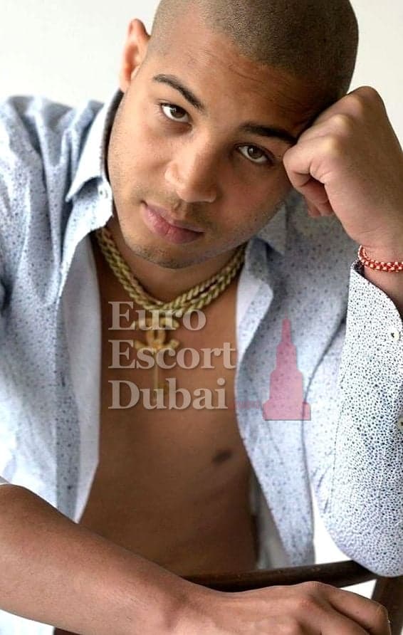 Tariq, 33, escort in Dubai — black hair, 185 cm (photo 1 of 10)