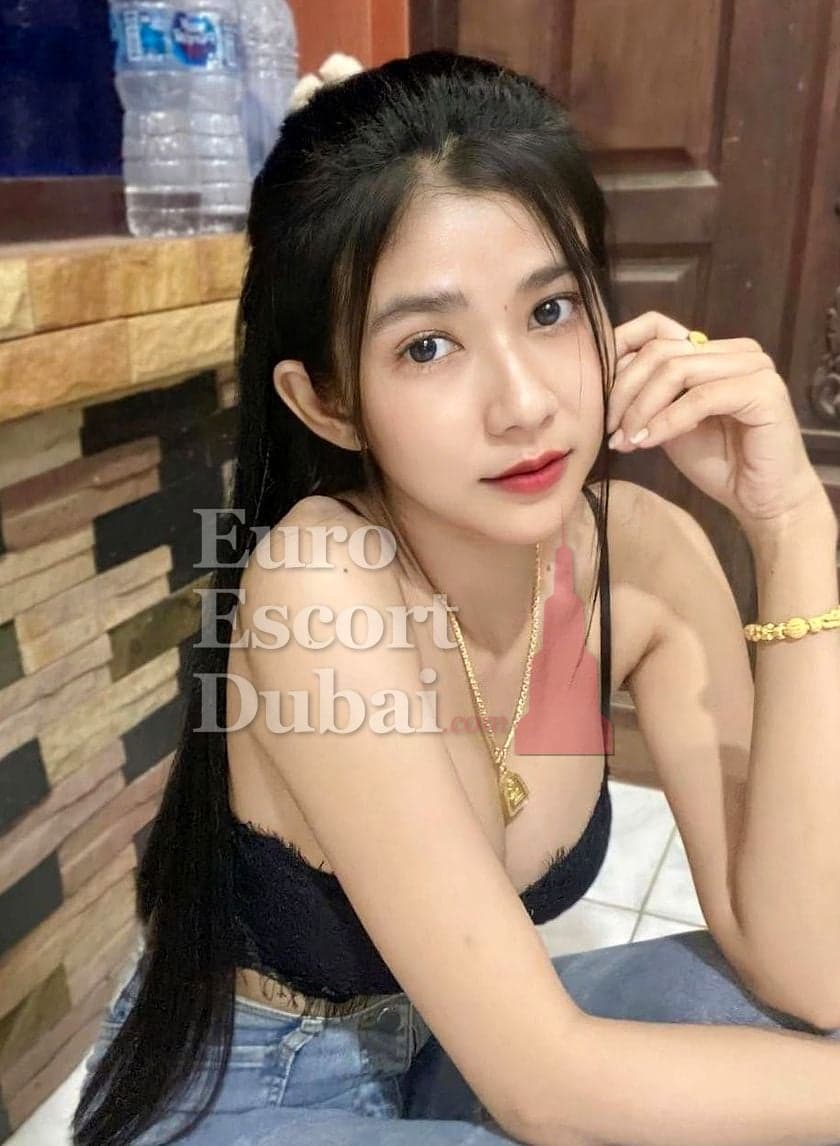 Rowena, 25, escort in Dubai — black hair, 167 cm (photo 5 of 6)