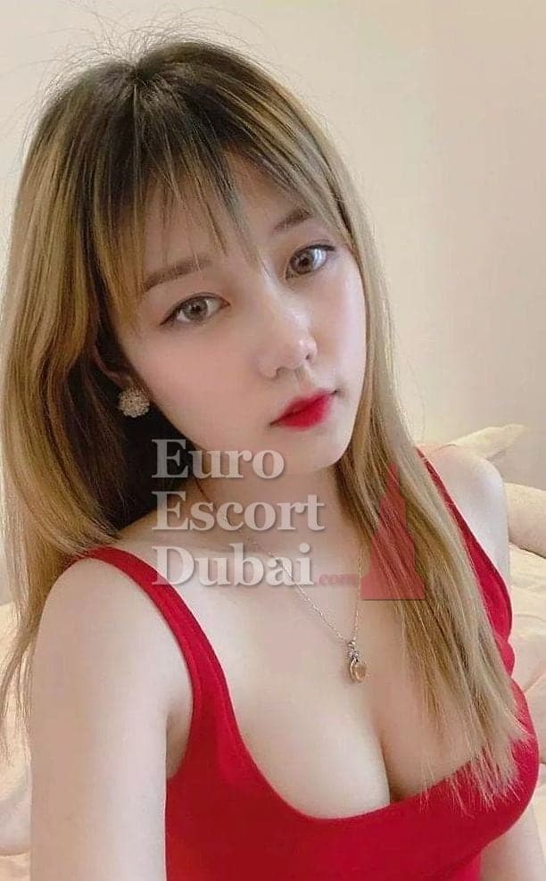 Trixie, 31, escort in Dubai — 166 cm, black hair (photo 4 of 4)